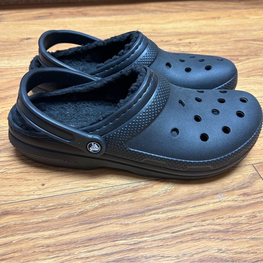 CROCS Classic Lined Fuzzy Clogs | Black/Black | Men’s Size 11